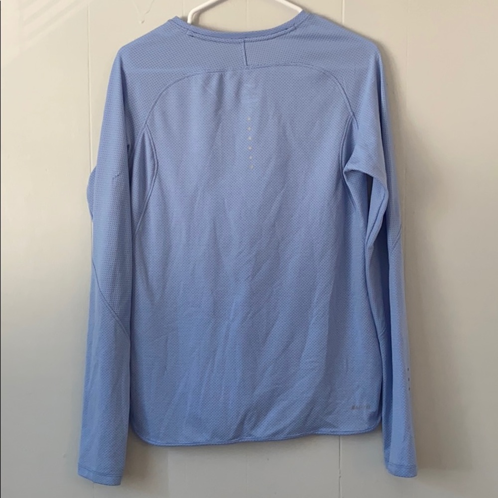 Nike Long Sleeve workout shirt - Picture 2 of 3